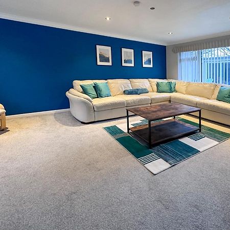 Blunsdon Lodge - Spacious Bungalow, High Speed Wi-Fi, Free Private Parking, Garden Swindon Bagian luar foto