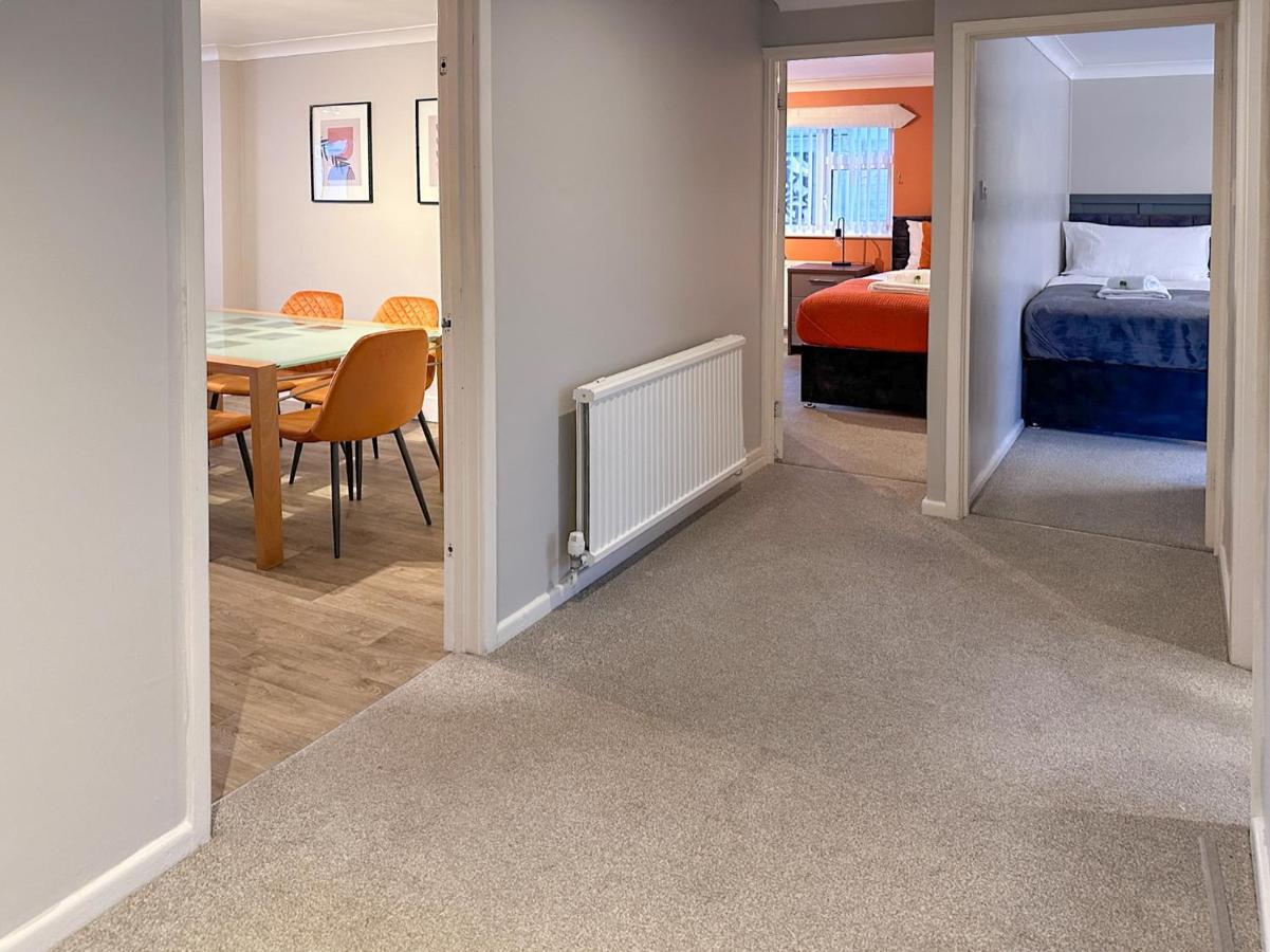 Blunsdon Lodge - Spacious Bungalow, High Speed Wi-Fi, Free Private Parking, Garden Swindon Bagian luar foto