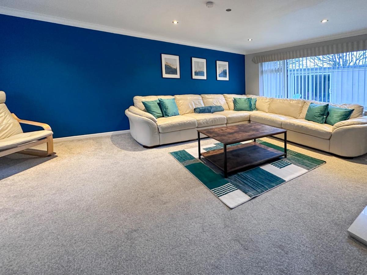 Blunsdon Lodge - Spacious Bungalow, High Speed Wi-Fi, Free Private Parking, Garden Swindon Bagian luar foto