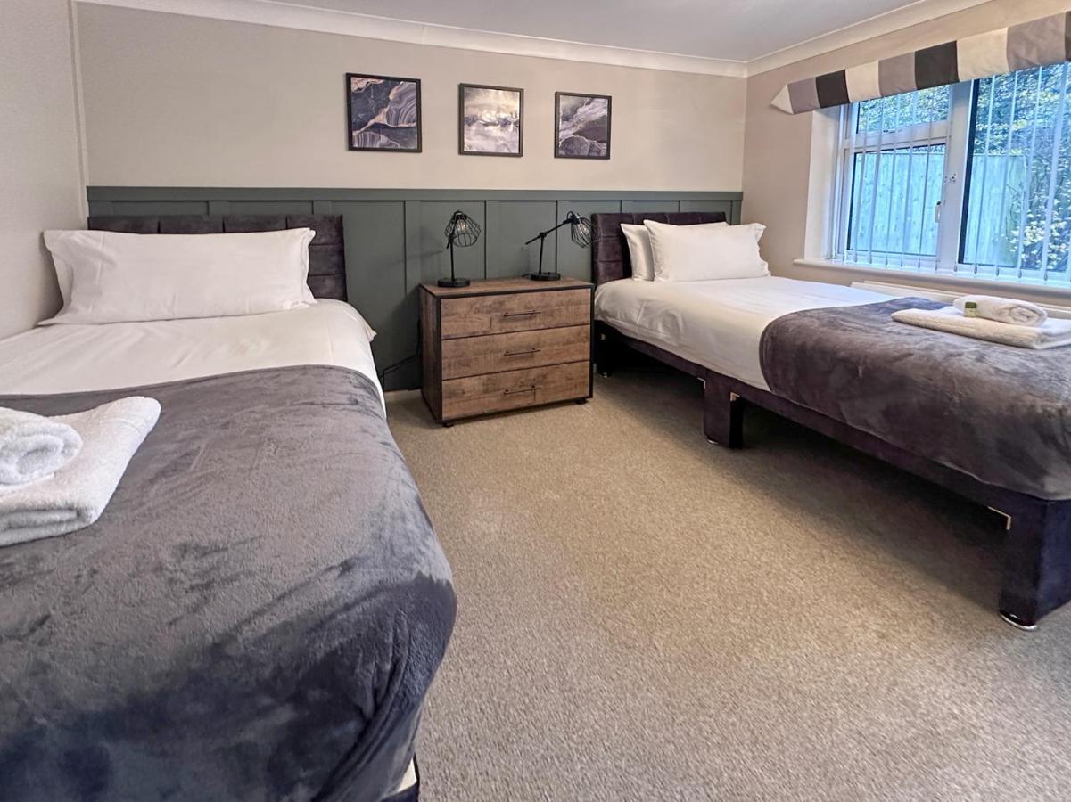 Blunsdon Lodge - Spacious Bungalow, High Speed Wi-Fi, Free Private Parking, Garden Swindon Bagian luar foto