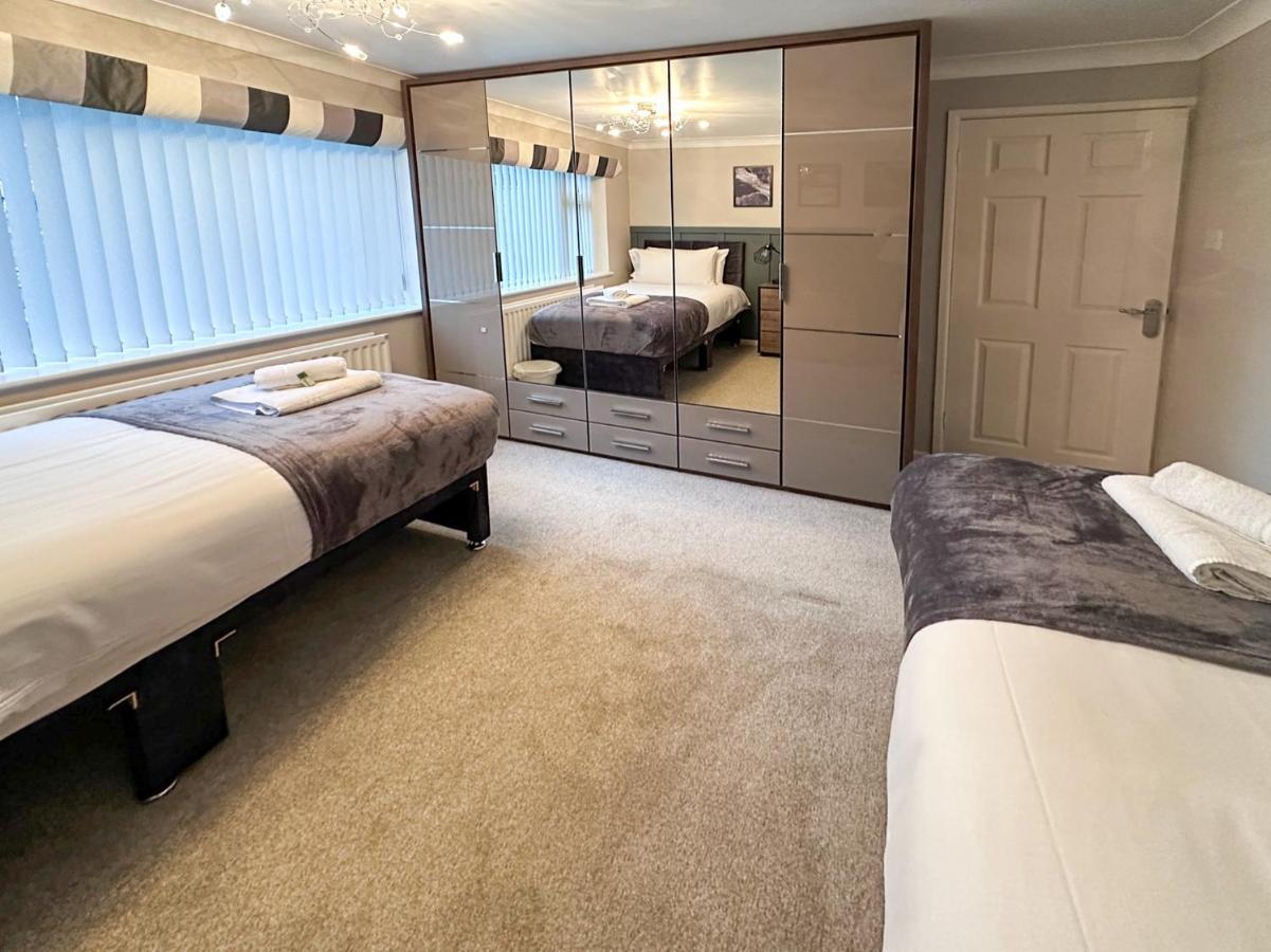 Blunsdon Lodge - Spacious Bungalow, High Speed Wi-Fi, Free Private Parking, Garden Swindon Bagian luar foto