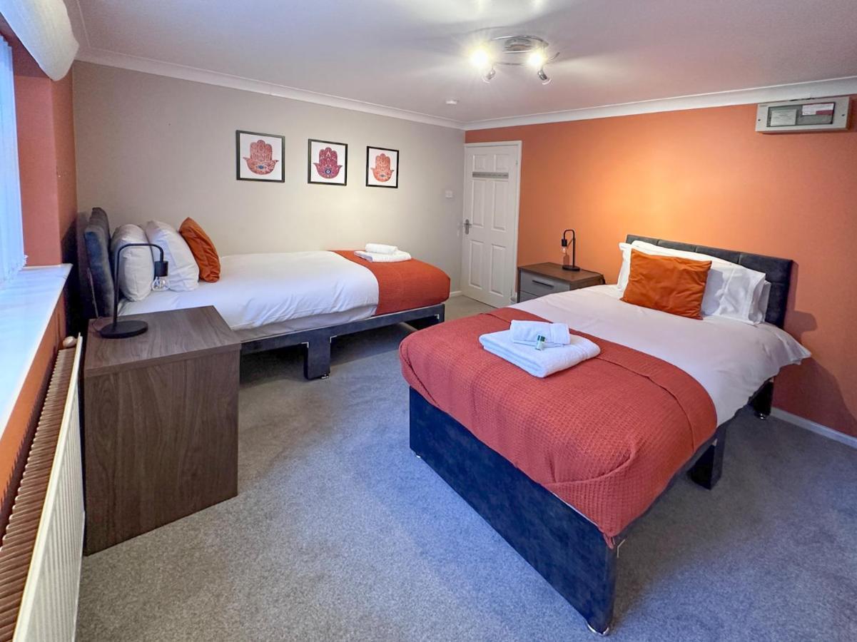 Blunsdon Lodge - Spacious Bungalow, High Speed Wi-Fi, Free Private Parking, Garden Swindon Bagian luar foto